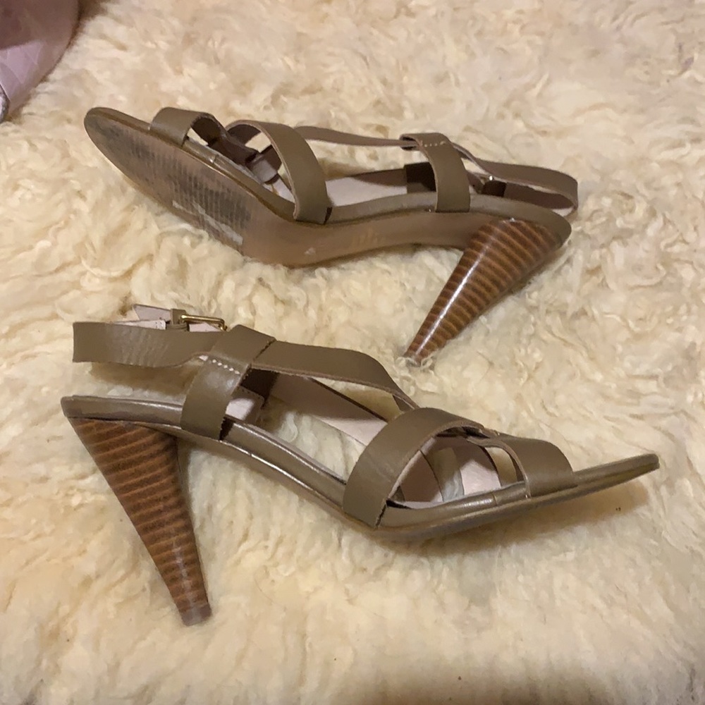 Colin Stuart leather heeled shoes